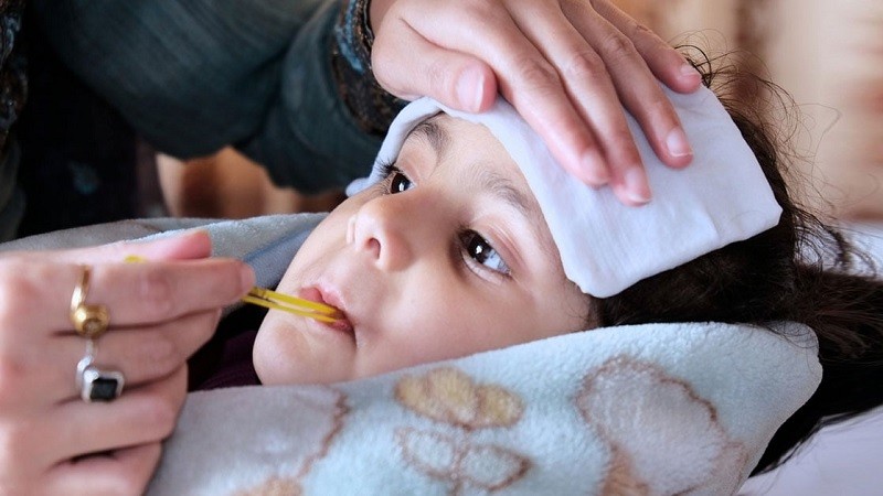 শিশুর হঠাৎ জ্বর হলে যা করবেন, জেনে নিন