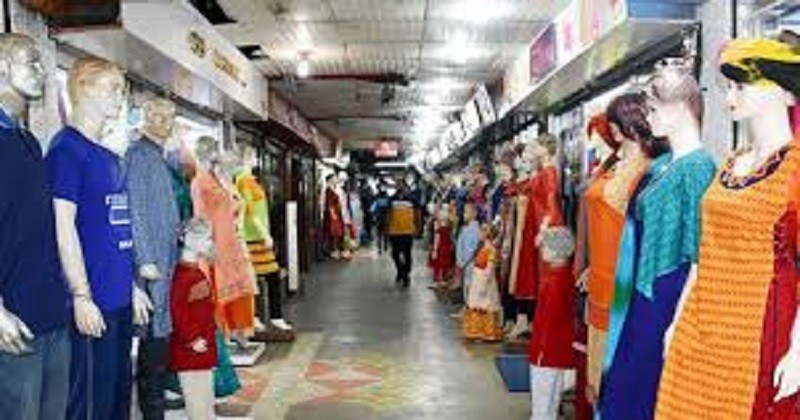 সন্ধ্যা ৭টার মধ্যে দোকান শপিং মল বন্ধের নির্দেশ