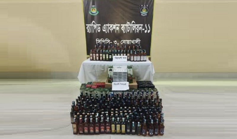 নোয়াখালীতে ৩৬৭ বোতল বিদেশি মদসহ গ্রেপ্তার ১