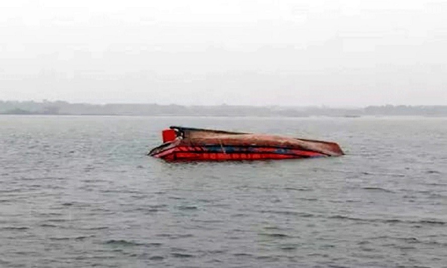 যমুনা নদীতে নৌকা ডুবি, নিখোঁজ ১০