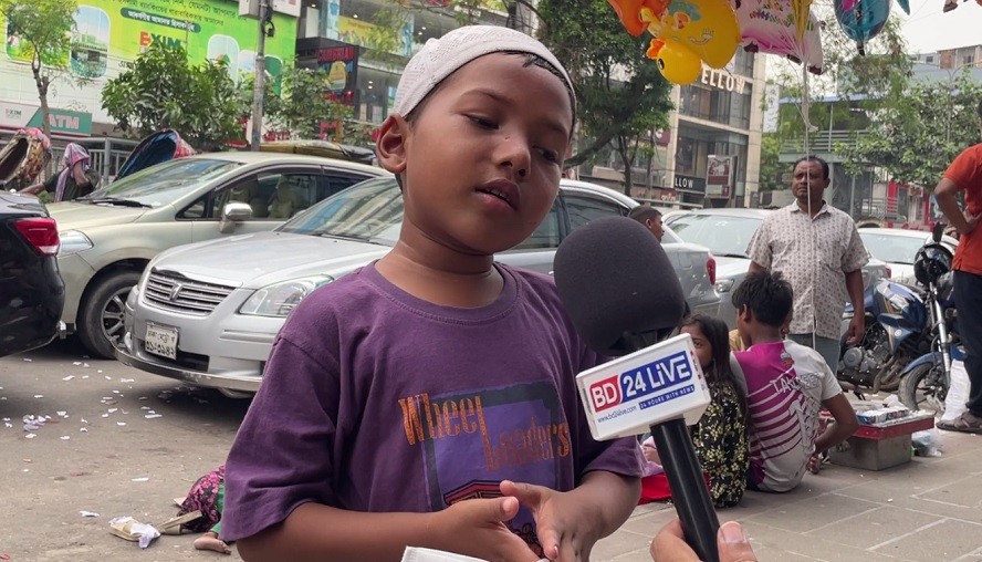 শৈশব হারিয়ে ভিক্ষার ঝুলিতে জীবন, নির্বাক এক শিশুর গল্প