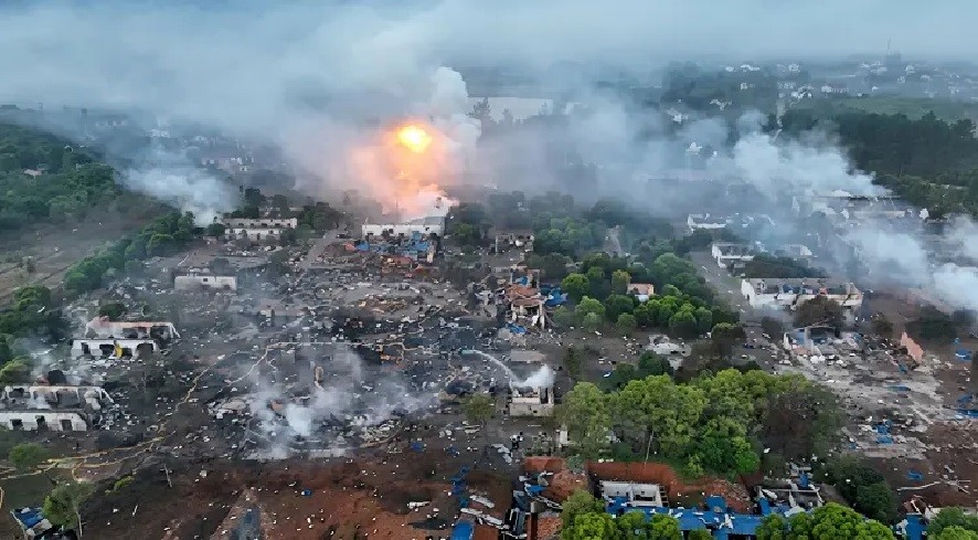 চীনে আতশবাজি কারখানায় ভয়াবহ বিস্ফোরণে নিহত ২১