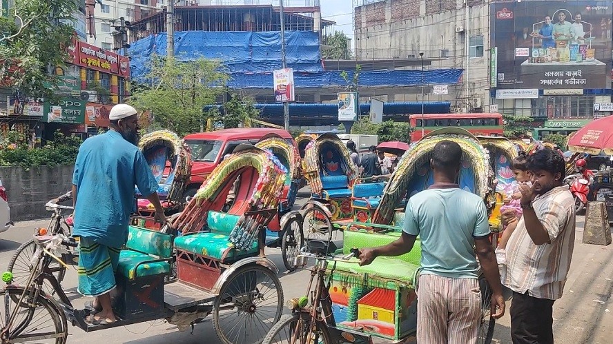 ব্যাটারিচালিত রিকশা আসছে করের আওতায়
