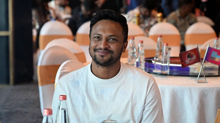 দেশে ফিরছেন সাকিব, নিজেই জানালেন সময়