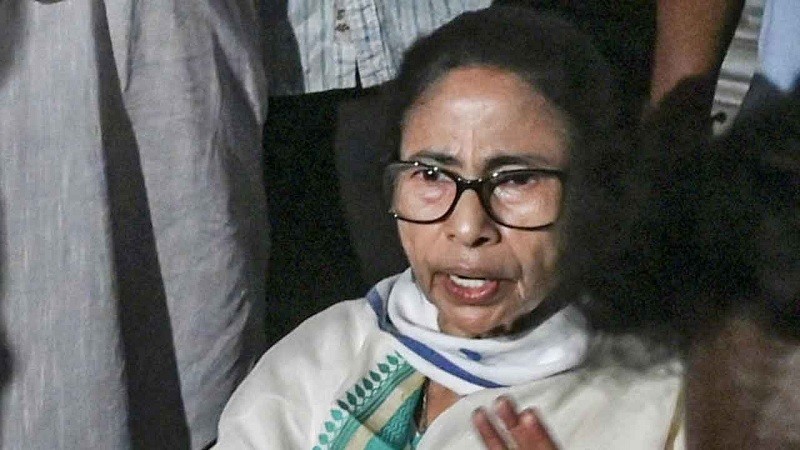 নিজ আসনেই বিপুল ভোটে পরাজিত হলেন মমতা