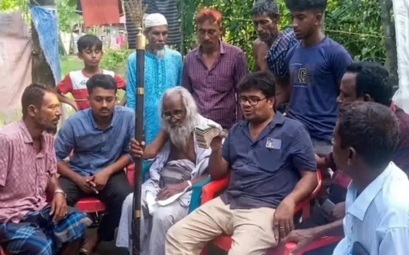 সাগরে হারিয়ে যাওয়া জেলে নিজ বাড়িতে ফিরলেন ৫৪ বছর পর