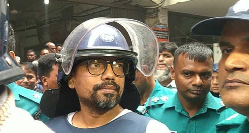 ঘাড়ে ২টি ও কোমরের ৩টি হাড় সরে গেছে পলকের