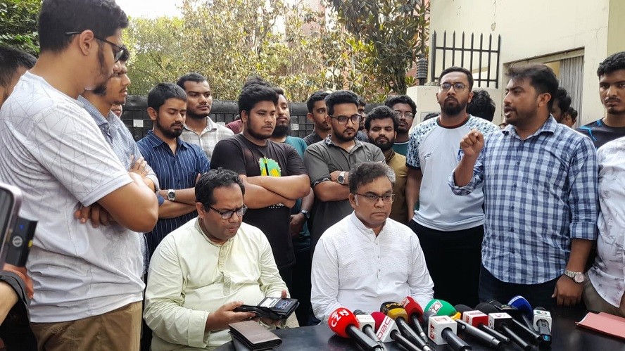 অভিযুক্তকে গ্রেফতারের দাবিতে মহাসড়ক অবরোধের হুঁশিয়ারি জাকসুর