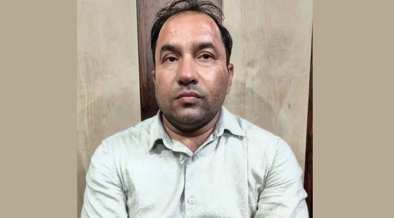 ‘ডার্লিং তোমার জন্য প্রশ্ন জোগাড় করেছি’, বিশ্ববিদ্যালয় ছাত্রীকে শিক্ষক