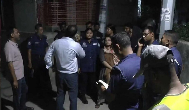 চাঁদা না পেয়ে তিনজনকে কুপিয়ে জখম, পুলিশকে লক্ষ্য করে ককটেল বিস্ফোরণ