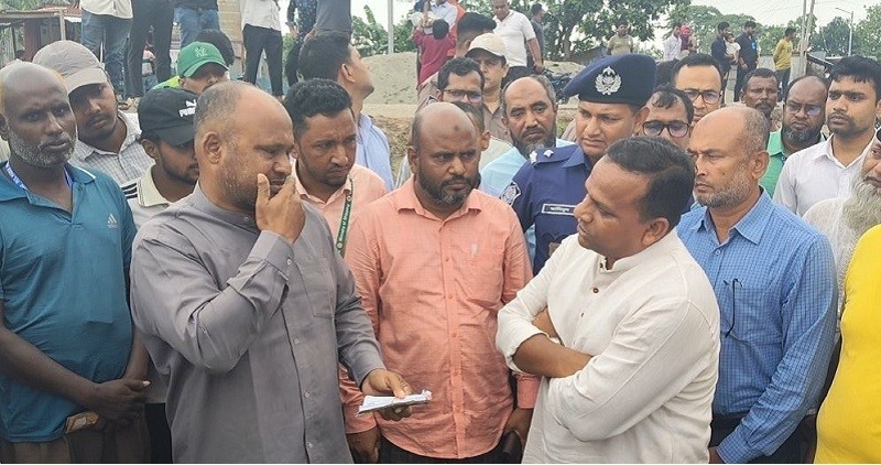 অতিরিক্ত ভাড়া আদায়, ছদ্মবেশে ধরলেন নৌ-প্রতিমন্ত্রী