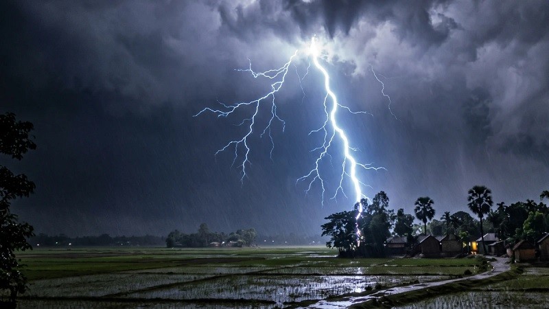 আজকেও বজ্রপাতে চার জেলায় ৬ জনের মৃত্যু
