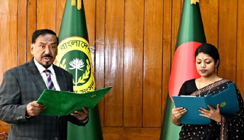 শপথ নিলেন এনসিপির নুসরাত তাবাসসুম