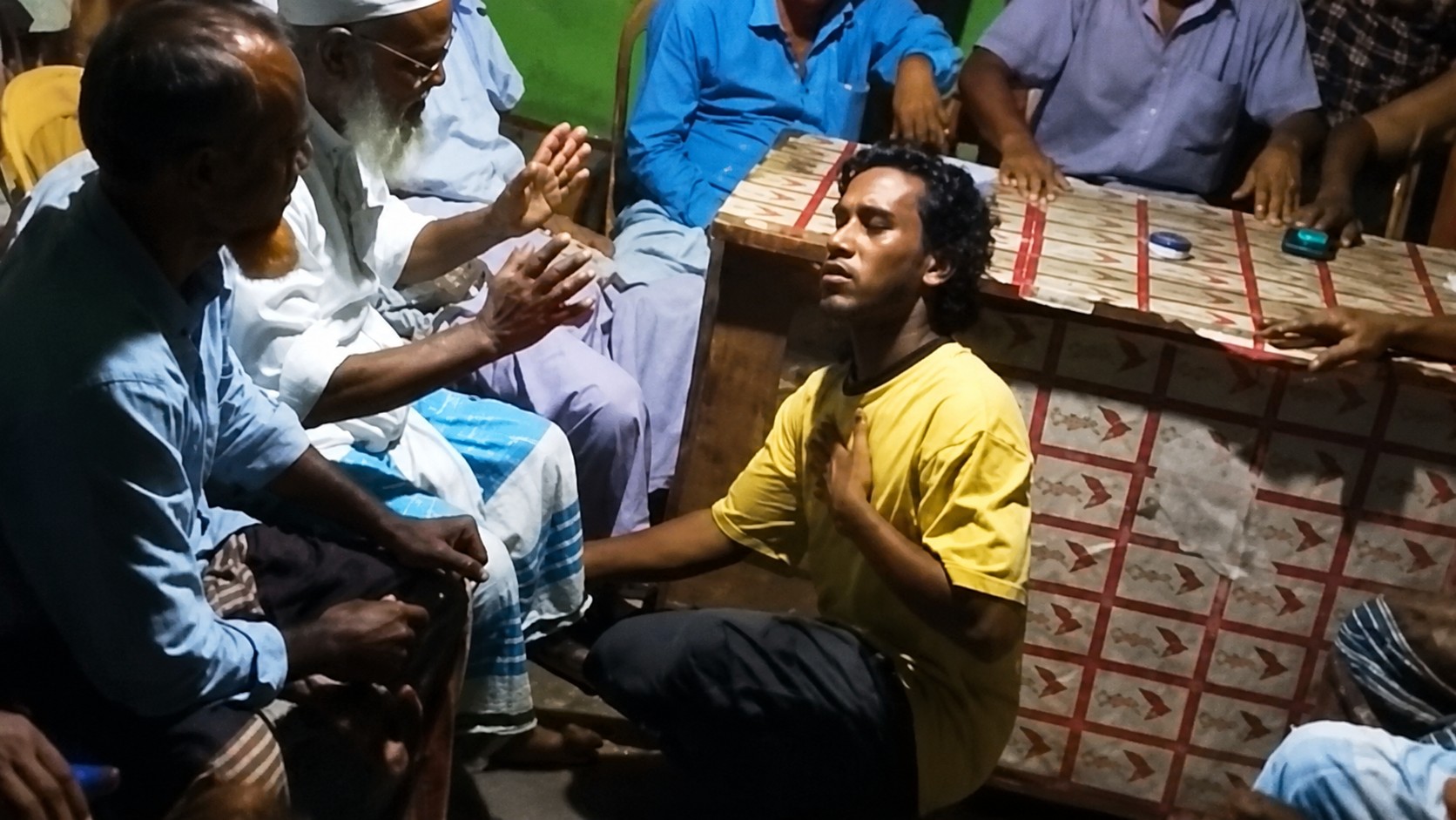৫ লাখ না দিলে রিপন মিয়ার বাড়ি সেই কিশোরীর, আরো যা যা ঘটলো