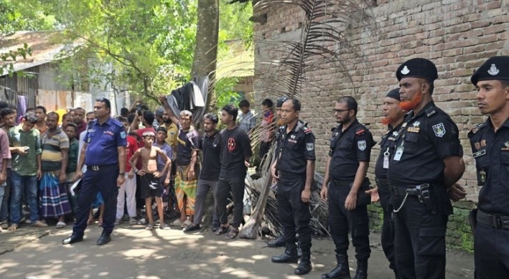 মহিলা মাদরাসায় ককটেল বিস্ফোরণ, আহত ৫ শিক্ষার্থী