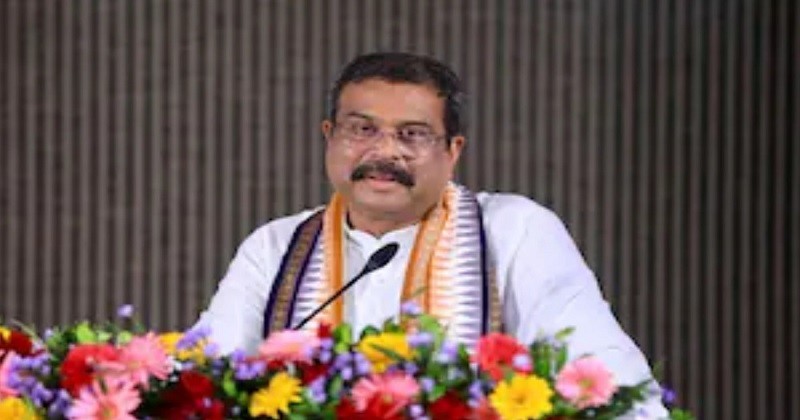 দায়িত্ব থেকে পদত্যাগ, কারণ জানালেন শিক্ষামন্ত্রী