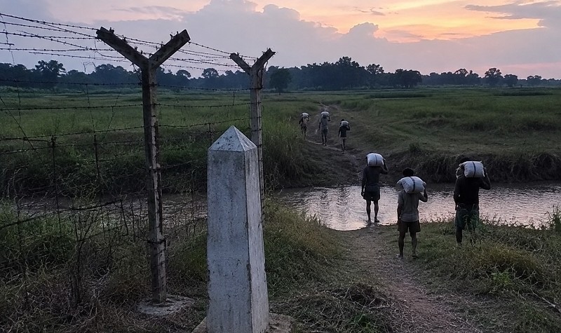 সীমান্ত পেরিয়ে আসছে মৃত্যু, নেশায় ডুবছে বাংলাদেশ