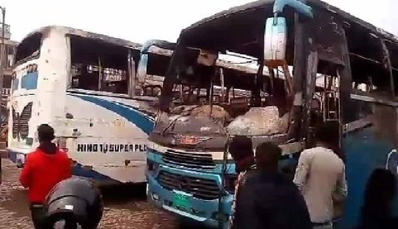 ফরিদপুরে ৫টি বাসে আগুন, আতঙ্ক