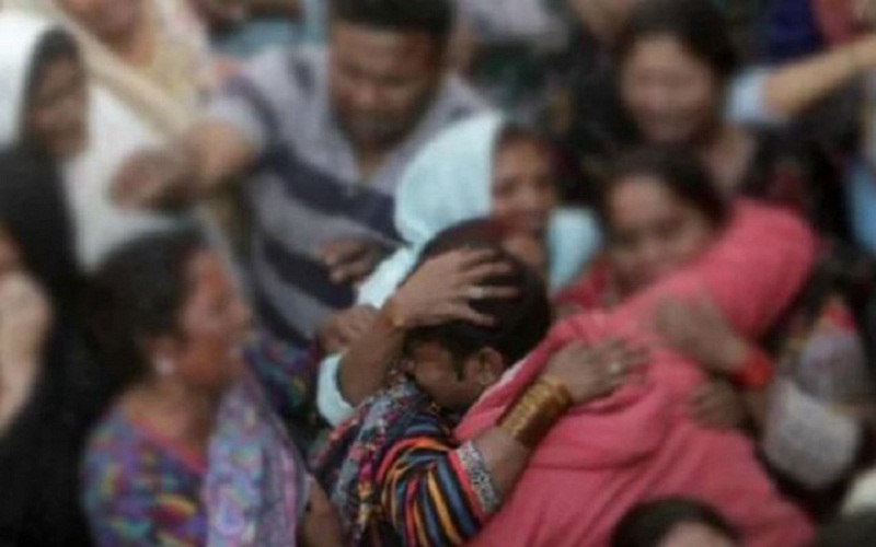 ঝগড়ার পর স্বামী বাড়ি না ফেরায় ২ মেয়েসহ স্ত্রীর আত্মহত্যা