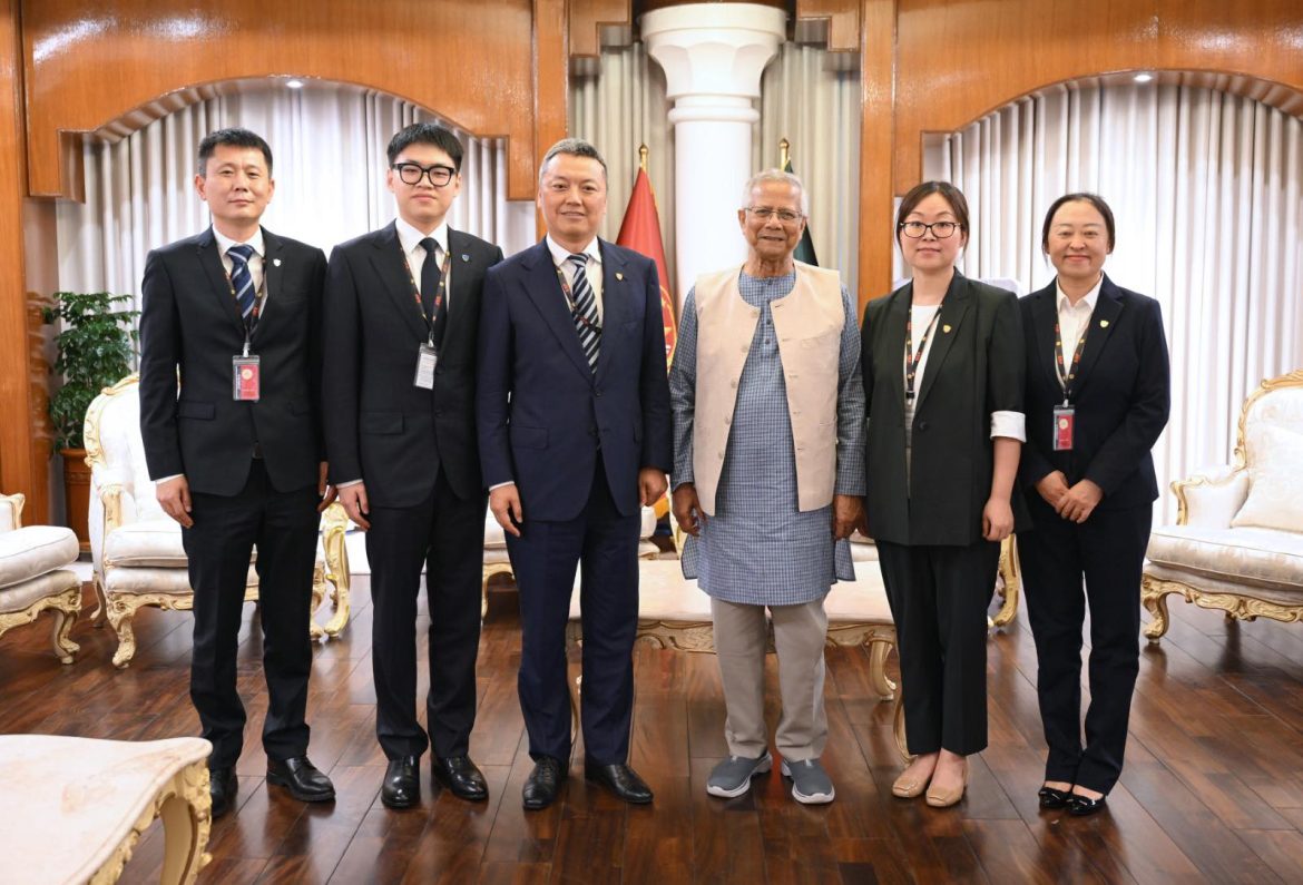 Hong Kong-based textile and apparel chain, Handa Industries Ltd. Chairman Han Chun met with Chief Adviser Professor Muhammad Yunus at the State guest House Jamuna today. Photo: CA GOB Facebook